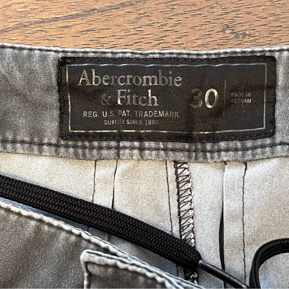 Abercrombie & Fitch Grey Shorts Men’s size 30 6” Inseem - Picture 2 of 4